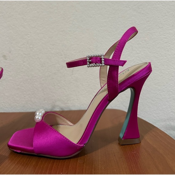 Betsey Johnson Fuchsia Blue Bottom Women's Size 6.5 Heels Formal Pearl Toe Strap - Picture 4 of 11